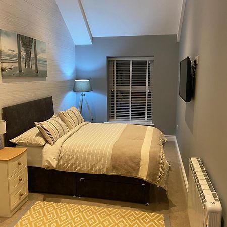 Stylish Tenby Apartment, Great Location, Parking חדר תמונה