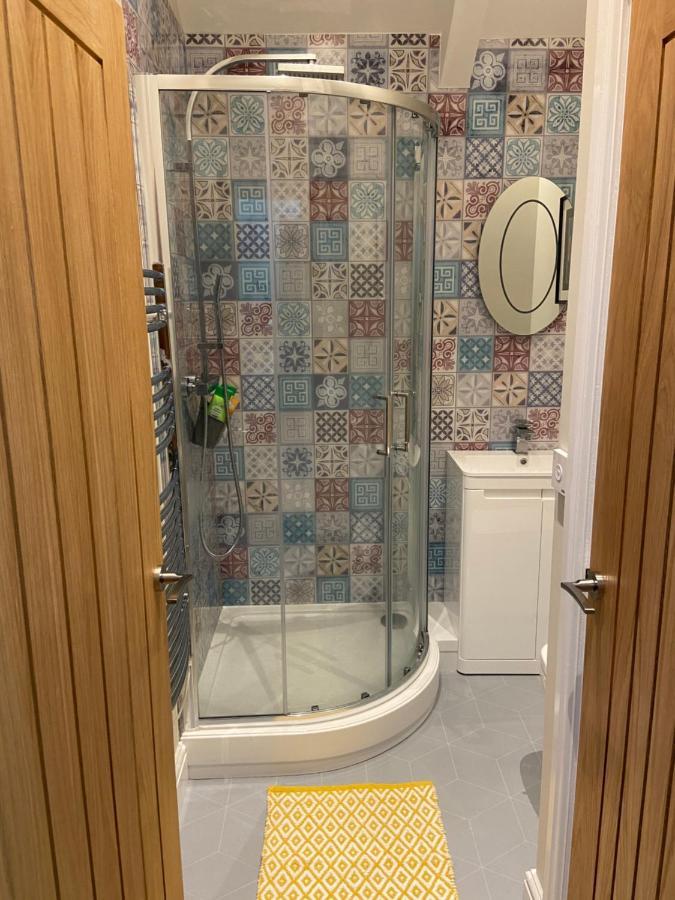 Stylish Tenby Apartment, Great Location, Parking מראה חיצוני תמונה